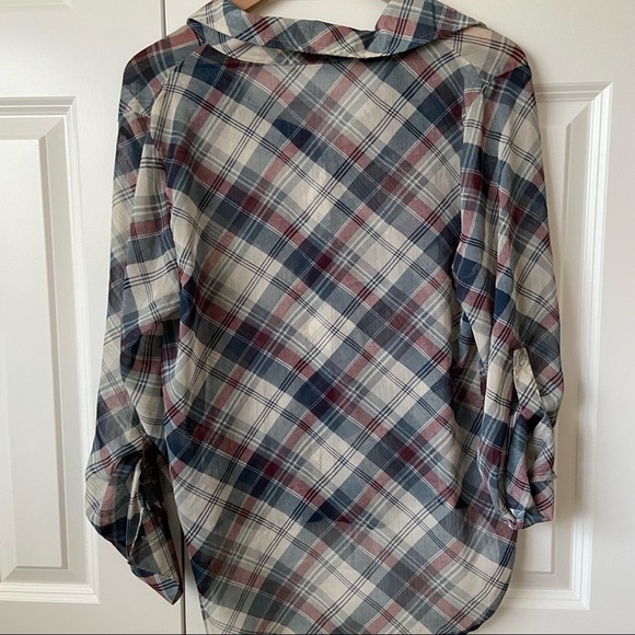 Button Top - Picture 5 of 6